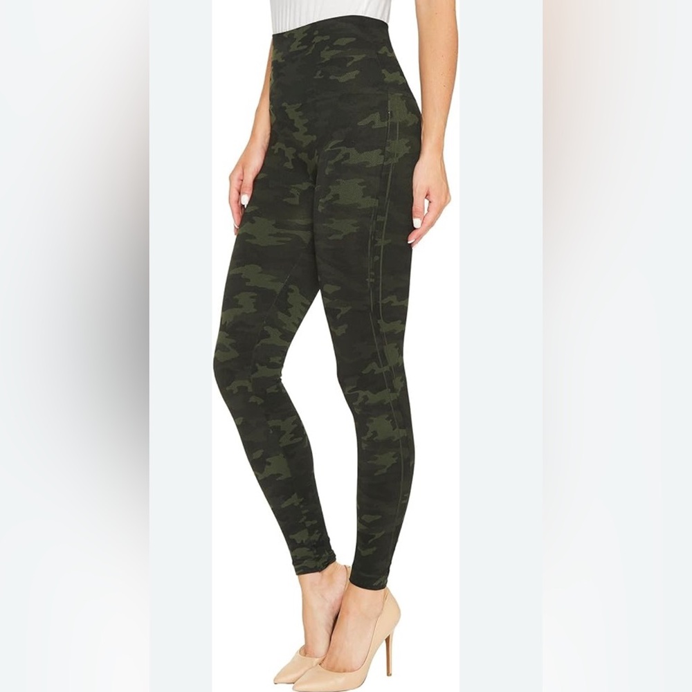 NWT SPANX Women's Camouflage Seamless Leggings Sz Med